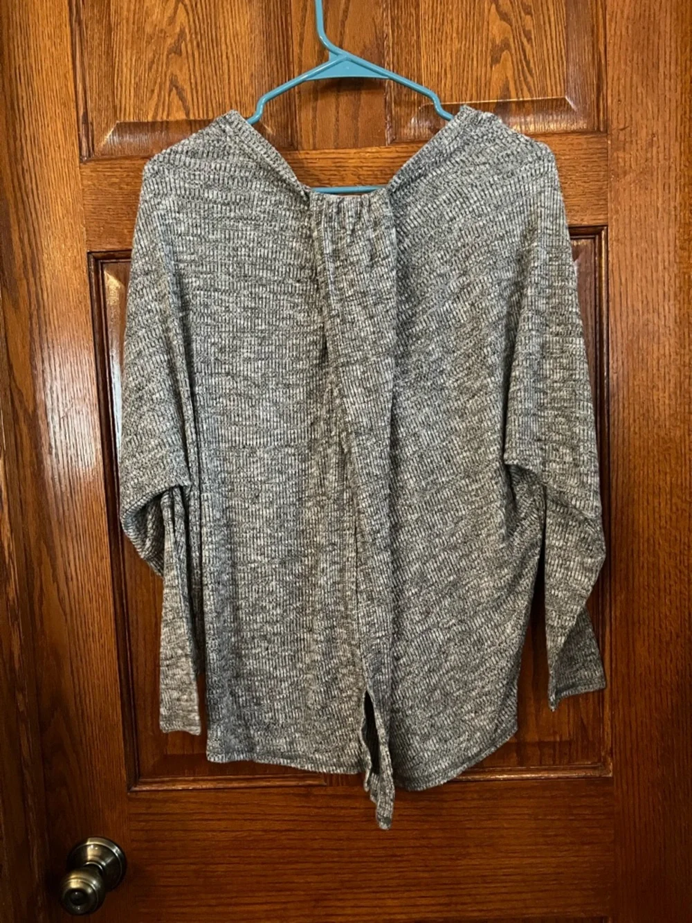 Matilda Jane Medium Gray Heathered Pullover Long Sleeve Open Back Top - Picture 2 of 4